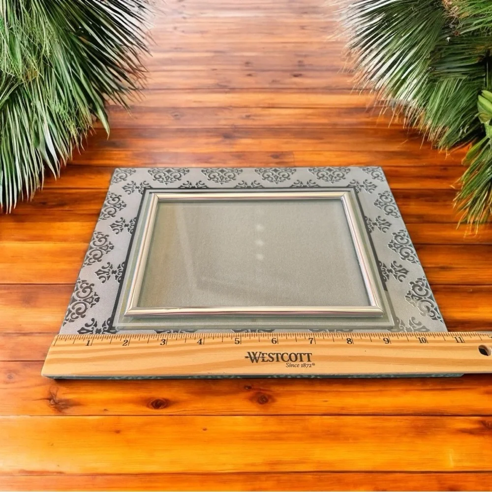 LENOX Newport Galerie 5x7 Picture Frame – Silver & Frosted Glass Design